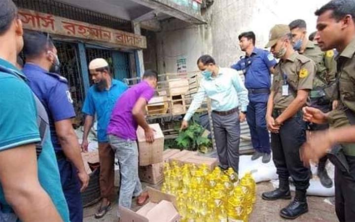 ব্যবসায়ীদের গুদামে এখানো ৪০ হাজার মেট্রিক টন তেল মজুদ